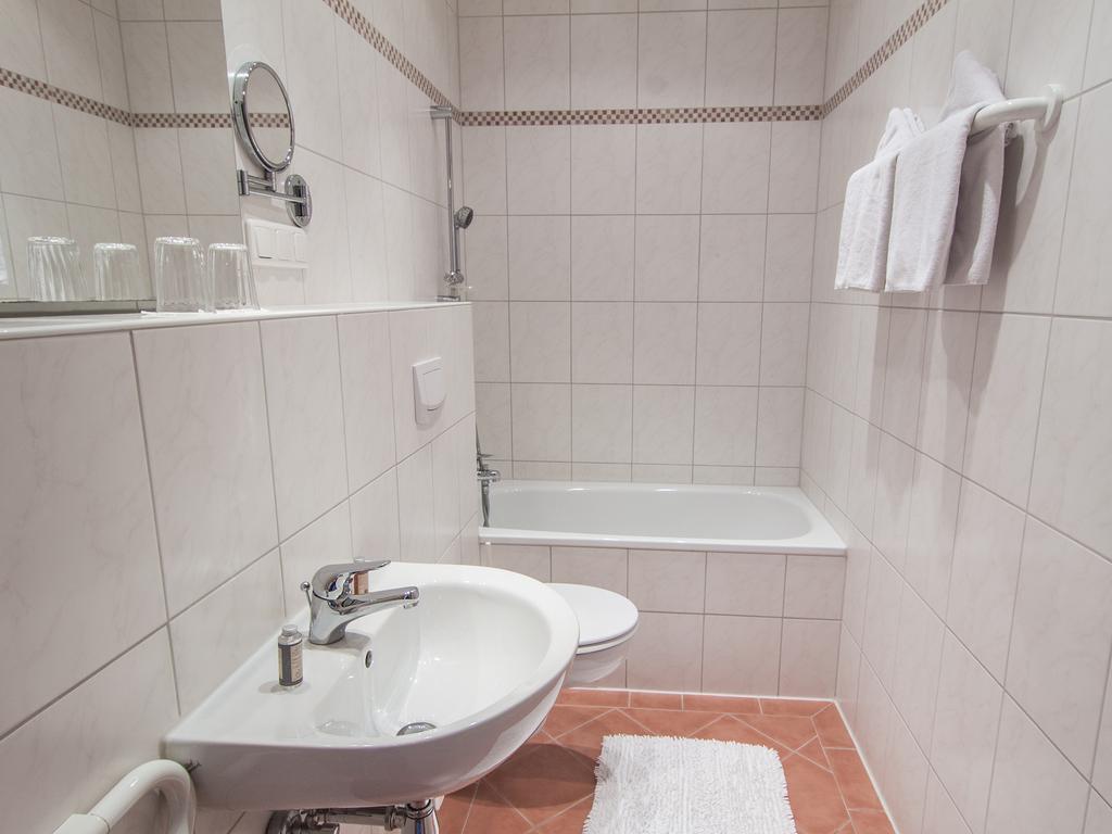Hotel Hartmann Fuerstenfeldbruck Værelse billede